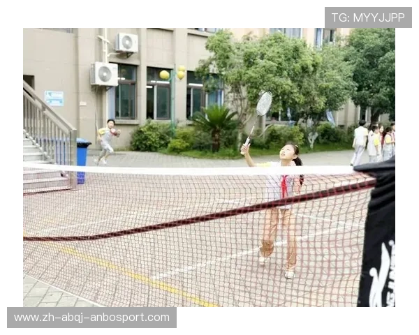 羽毛球滑拍吊球